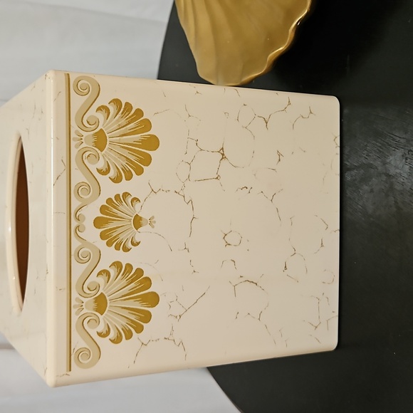 Baroque Shell Tissue Box - Picture 2 of 3